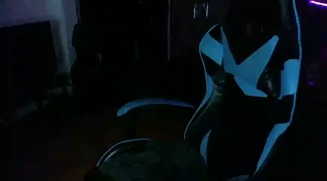 Snapshot of AngelaQueen_ chatting on 03.17.25 AngelaQueen online show from 03.17.25