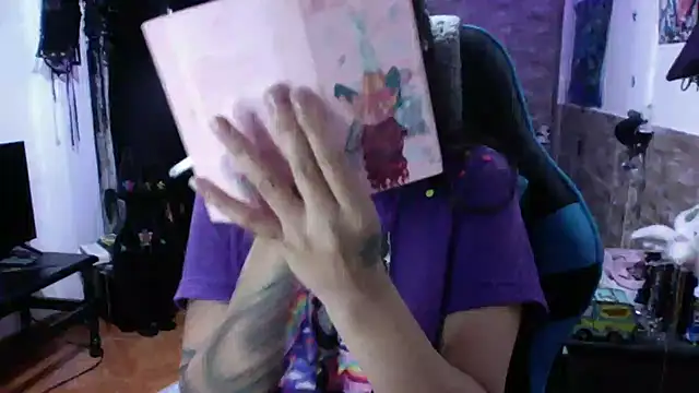 Snapshot of AngelaQueen_ chatting on 10.01.25 AngelaQueen online show from 10.01.25