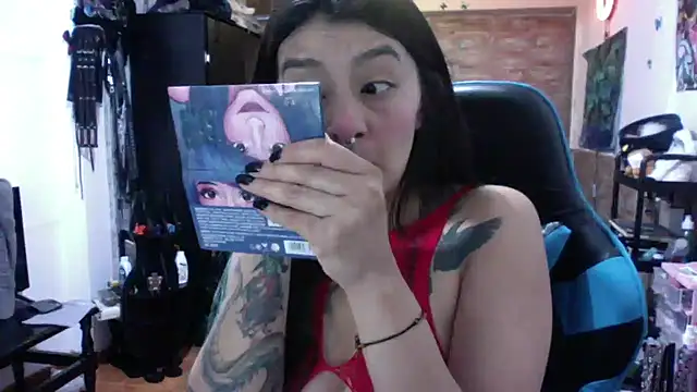 Snapshot of AngelaQueen_ chatting on 11.17.25 AngelaQueen online show from 11.17.25