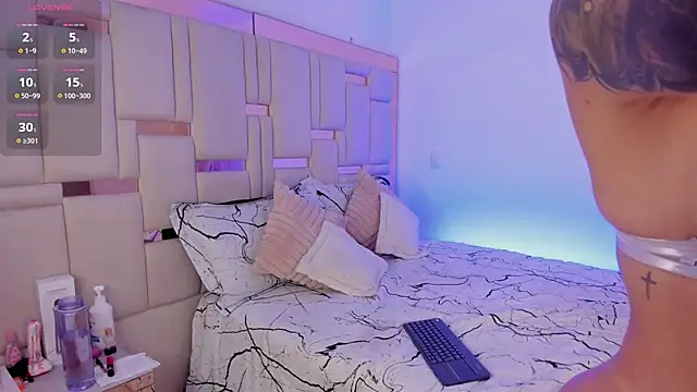 Snapshot of Channel-kox chatting on 10.29.25 Channel-kox online show from 10.29.25