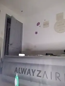 Snapshot of SlimBeenBadd1981 chatting on 09.10.25 SlimBeenBadd1981 online show from 09.10.25