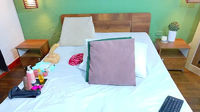 Snapshot of dannaahbrown chatting on 02.26.25 dannaahbrown online show from 02.26.25