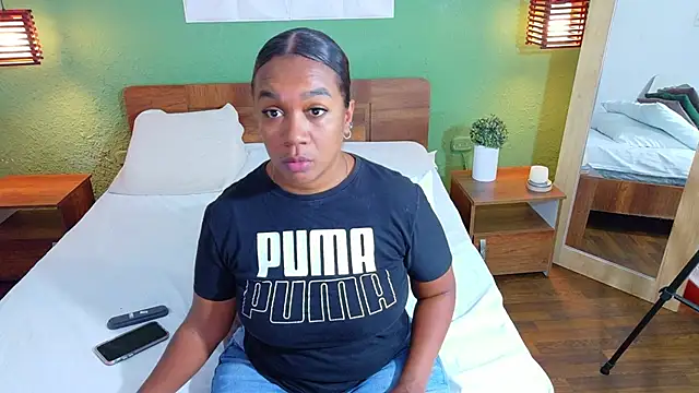 Snapshot of dannaahbrown chatting on 10.18.25 dannaahbrown online show from 10.18.25