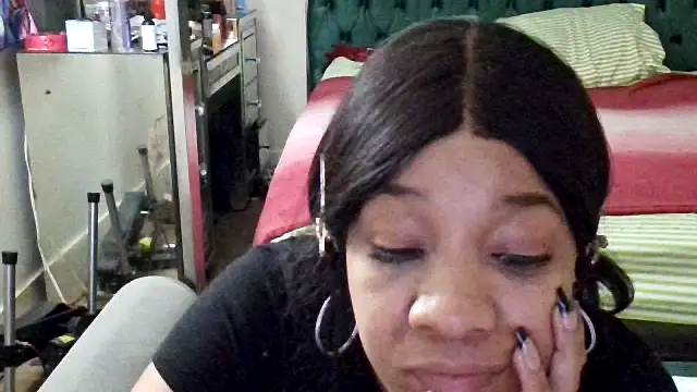 YasmineMinaj online show from 10.31.25