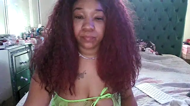 Snapshot of YasmineMinaj chatting on 02.01.26 YasmineMinaj online show from 02.01.26