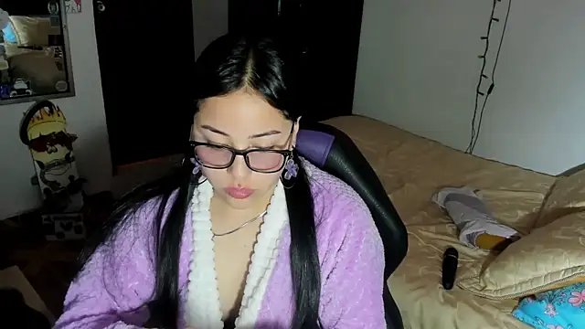 Snapshot of persefone_core chatting on 12.07.24 persefone core online show from 12.07.24