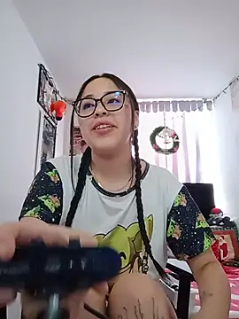 Snapshot of persefone_core chatting on 12.21.25 persefone core online show from 12.21.25