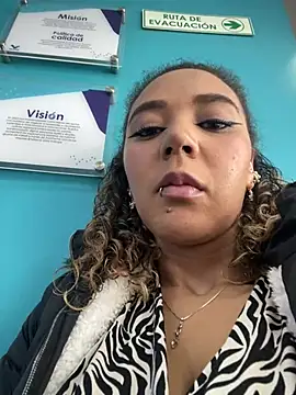 charlott lens online show from 02.17.25