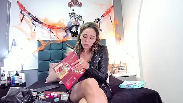 charlott lens online show from 10.25.25