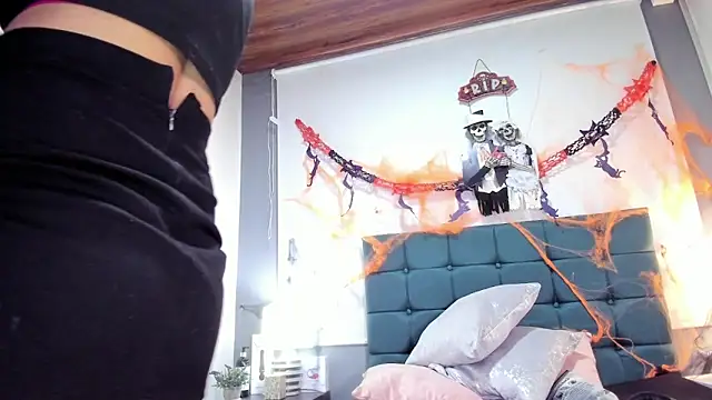 charlott lens online show from 10.31.25