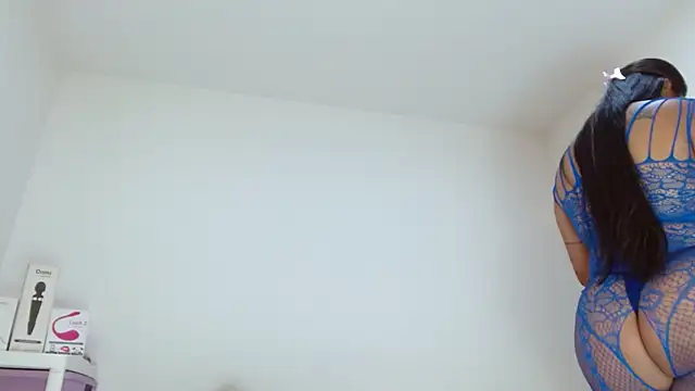 Snapshot of sashacreamy_ chatting on 10.08.25 sashacreamy online show from 10.08.25