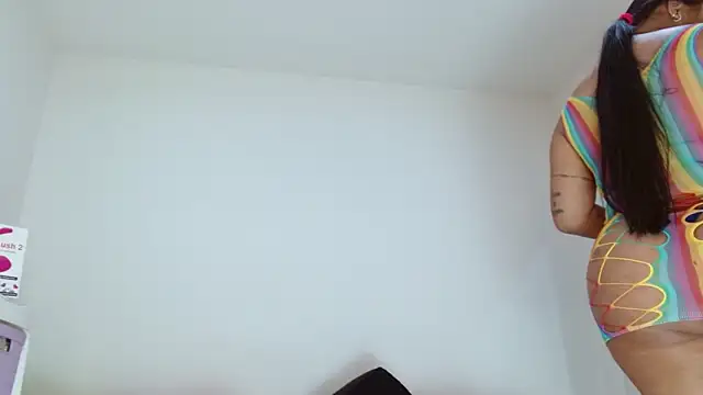 Snapshot of sashacreamy_ chatting on 10.24.25 sashacreamy online show from 10.24.25