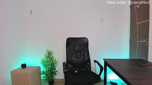 Snapshot of camille-rose chatting on 01.22.25 camille-rose online show from 01.22.25