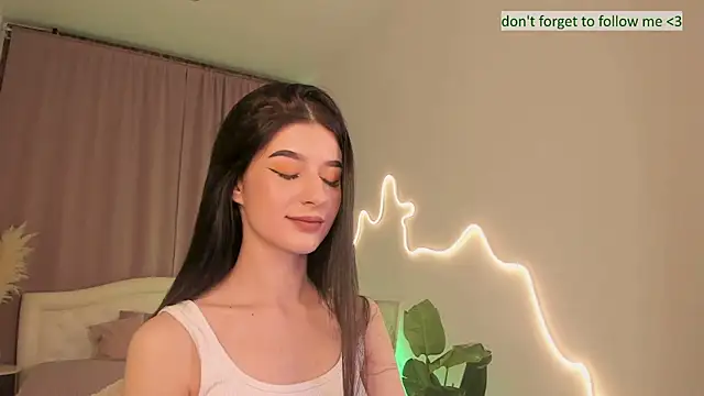 Snapshot of LauraCoy chatting on 02.17.26 LauraCoy online show from 02.17.26