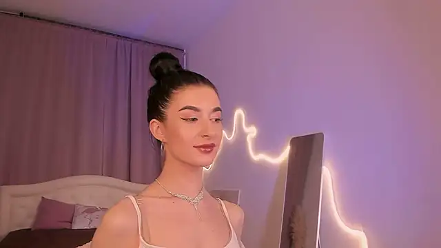 LauraCoy online show from 07.07.26