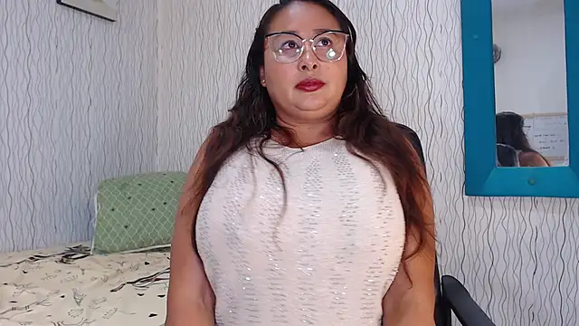 NadiaWhite online show from 01.24.25