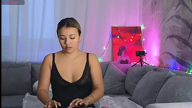 lily  foster online show from 12.30.24