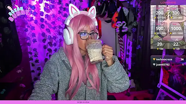 Roxanbunny1 online show from 02.14.25