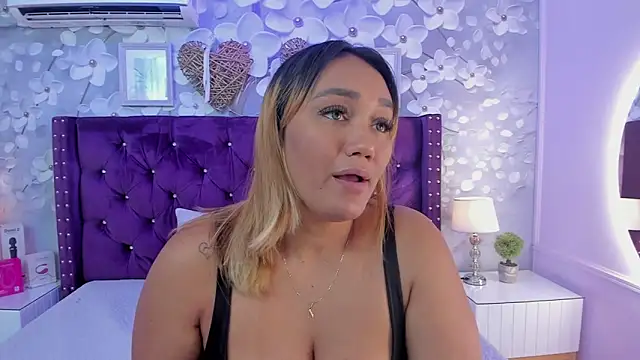 Snapshot of dalila_salazar chatting on 06.25.26 dalila salazar online show from 06.25.26