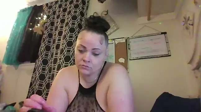 Snapshot of ThICk_JuIcEy chatting on 01.28.25 ThICk JuIcEy online show from 01.28.25