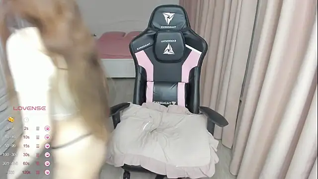 Snapshot of lil_cassie chatting on 12.08.24 lil cassie online show from 12.08.24