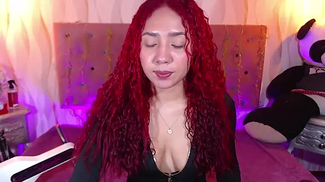 Snapshot of IsabelaLatina chatting on 09.26.25 IsabelaLatina online show from 09.26.25