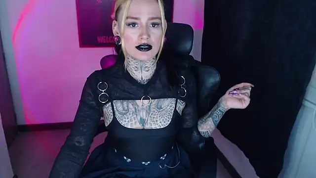 Snapshot of Anaii_Gomez chatting on 01.13.25 Anaii Gomez online show from 01.13.25