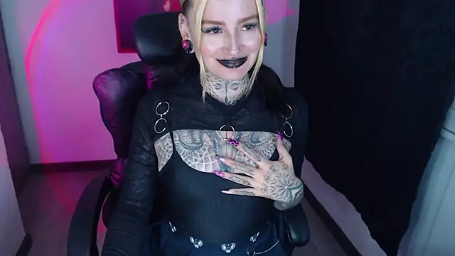 Snapshot of Anaii_Gomez chatting on 01.13.25 Anaii Gomez online show from 01.13.25