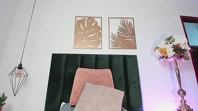 NoraDasilva online show from 02.04.25