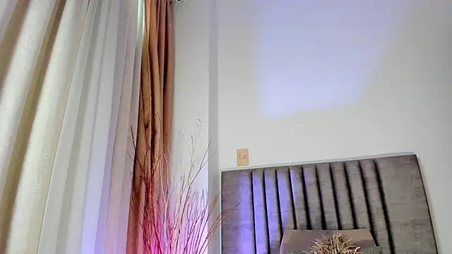 NoraDasilva online show from 02.08.25