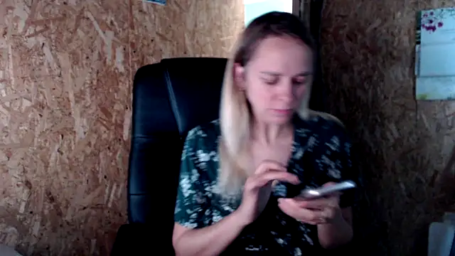 Snapshot of las_sweet chatting on 09.08.25 las sweet online show from 09.08.25