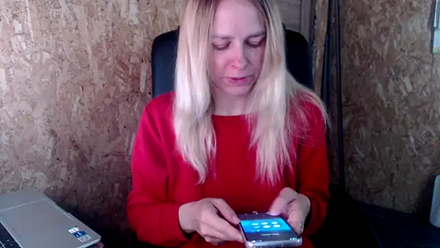 Snapshot of las_sweet chatting on 09.16.25 las sweet online show from 09.16.25