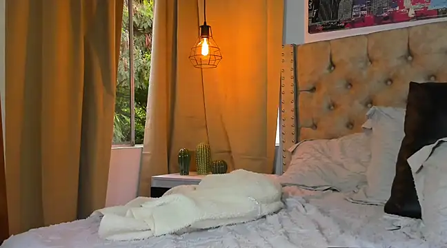 Snapshot of KeryHillson chatting on 03.04.25 KeryHillson online show from 03.04.25