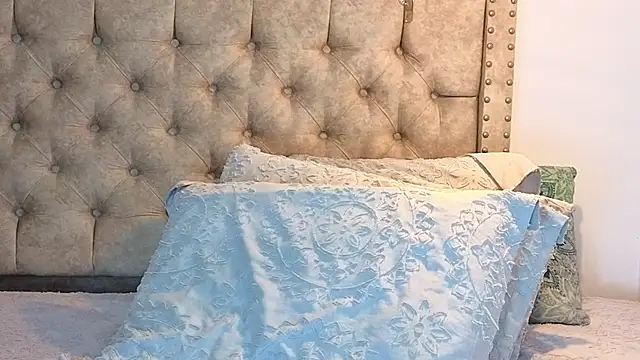 Snapshot of KeryHillson chatting on 10.18.25 KeryHillson online show from 10.18.25