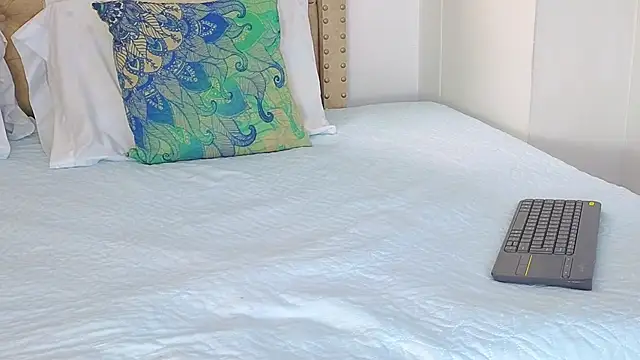 Snapshot of KeryHillson chatting on 10.27.25 KeryHillson online show from 10.27.25