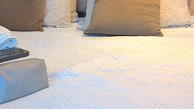 Snapshot of KeryHillson chatting on 11.06.25 KeryHillson online show from 11.06.25