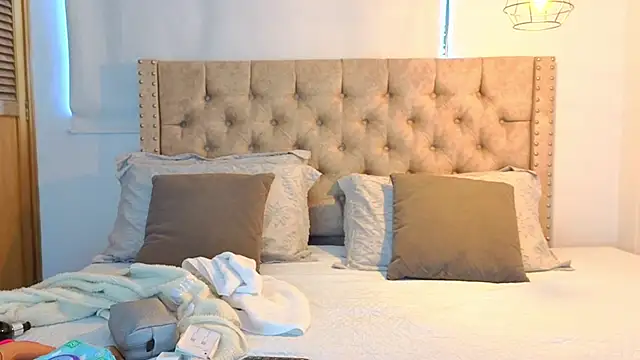 Snapshot of KeryHillson chatting on 11.25.25 KeryHillson online show from 11.25.25