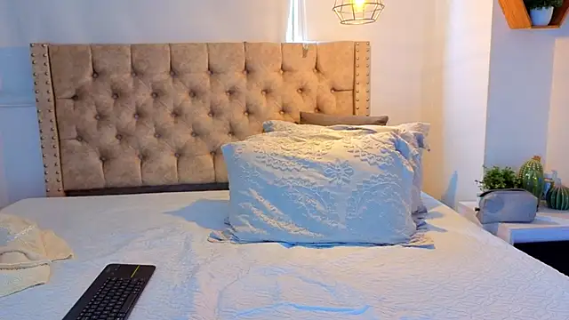 KeryHillson online show from 02.20.26