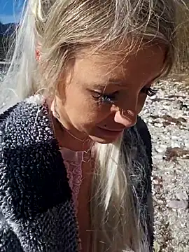 Snapshot of Sexy_Sparkling_ chatting on 03.03.25 Sexy Sparkling online show from 03.03.25