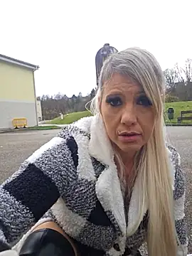 Snapshot of Sexy_Sparkling_ chatting on 11.11.25 Sexy Sparkling online show from 11.11.25