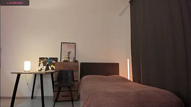 Snapshot of Alice_Dias chatting on 09.27.25 Alice Dias online show from 09.27.25