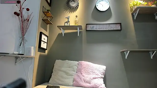 Snapshot of alexandrabootty chatting on 02.17.25 alexandrabootty online show from 02.17.25