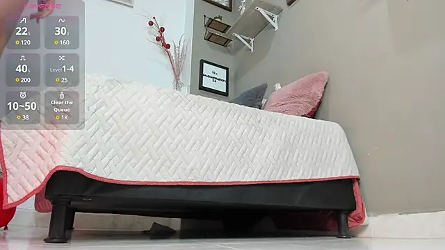 Snapshot of alexandrabootty chatting on 02.26.25 alexandrabootty online show from 02.26.25