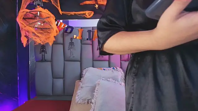  MiaBrown  online show from 10.28.25