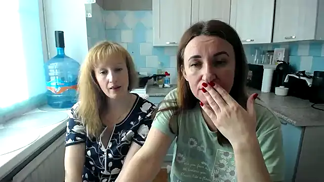 Snapshot of DonnaMagdalena chatting on 09.30.25 DonnaMagdalena online show from 09.30.25