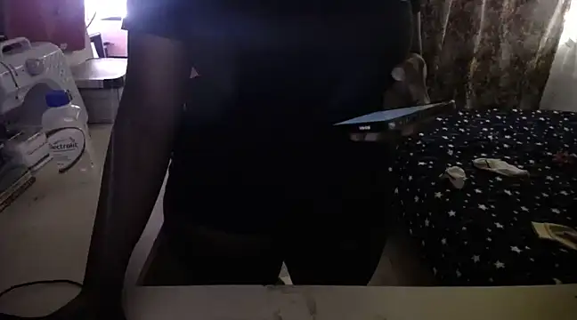 Snapshot of yselahot chatting on 02.14.25 yselahot online show from 02.14.25