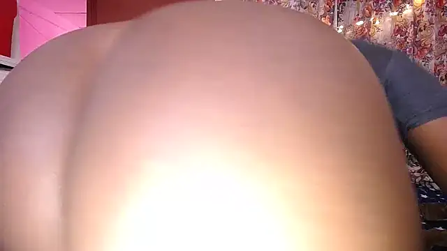 Snapshot of yselahot chatting on 02.25.25 yselahot online show from 02.25.25