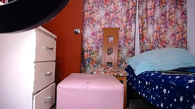 Snapshot of yselahot chatting on 02.26.25 yselahot online show from 02.26.25