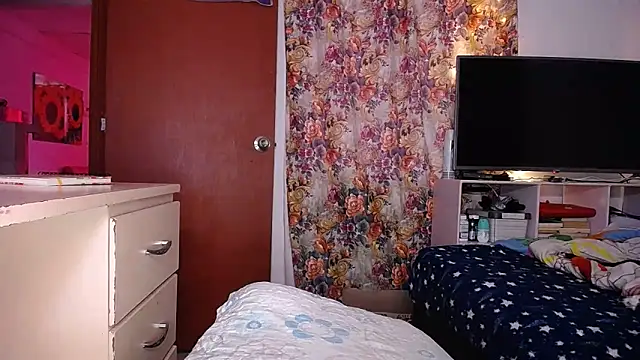 Snapshot of yselahot chatting on 03.07.25 yselahot online show from 03.07.25