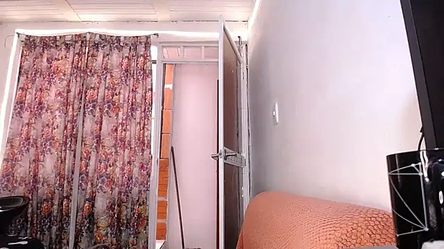 Snapshot of yselahot chatting on 09.25.25 yselahot online show from 09.25.25